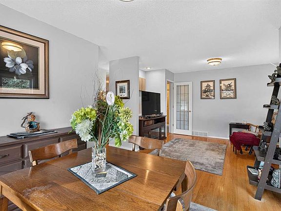 3rd image of 47 W Edenwold Grn NW