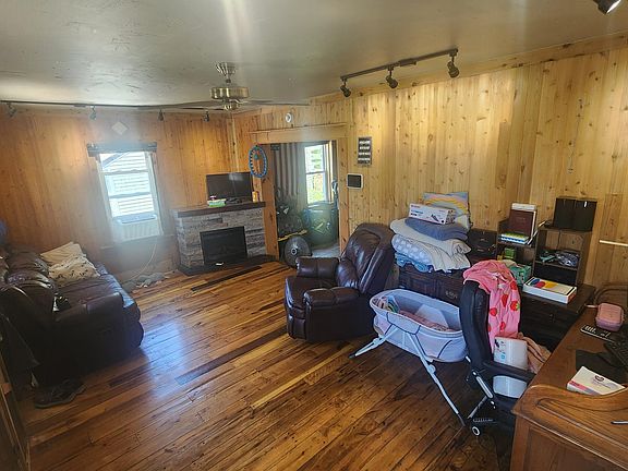 2nd image of 472 Buckner St