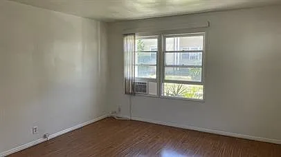 Silverlake Garden Apartments — Photo 71