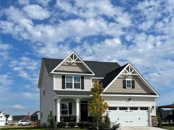 1590 Rose Petal Pl, Amelia, OH 45102