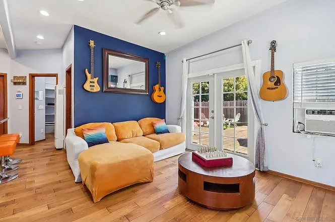 2 bed, 608 sqft, $2,500 — Photo 3