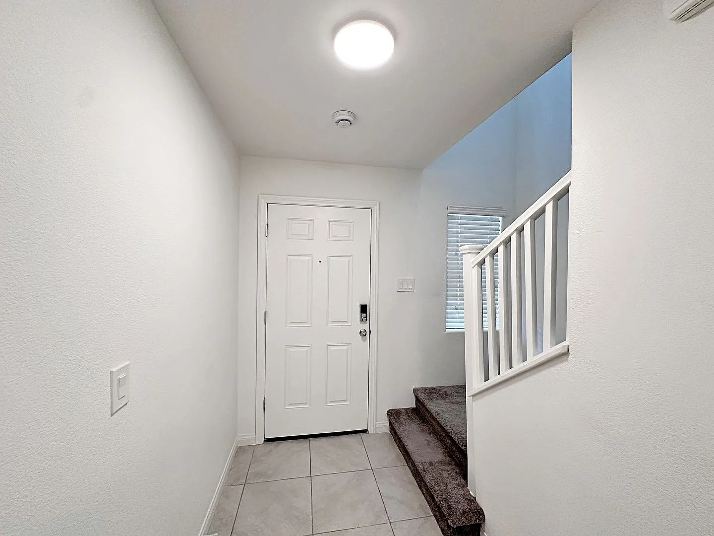3 Bedroom Townhome In Gated Community — Photo 2