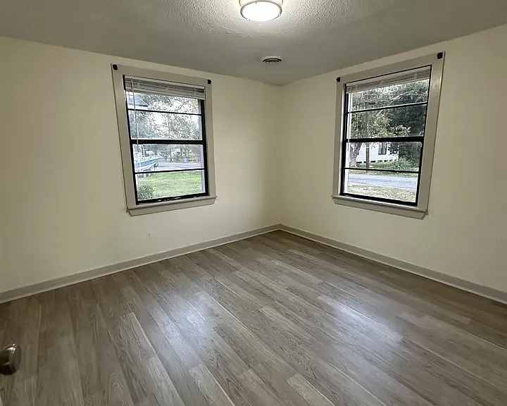 1402 Eugene Ave — Photo 7