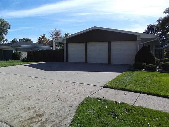 3rd image of 30340 Lorraine Ave