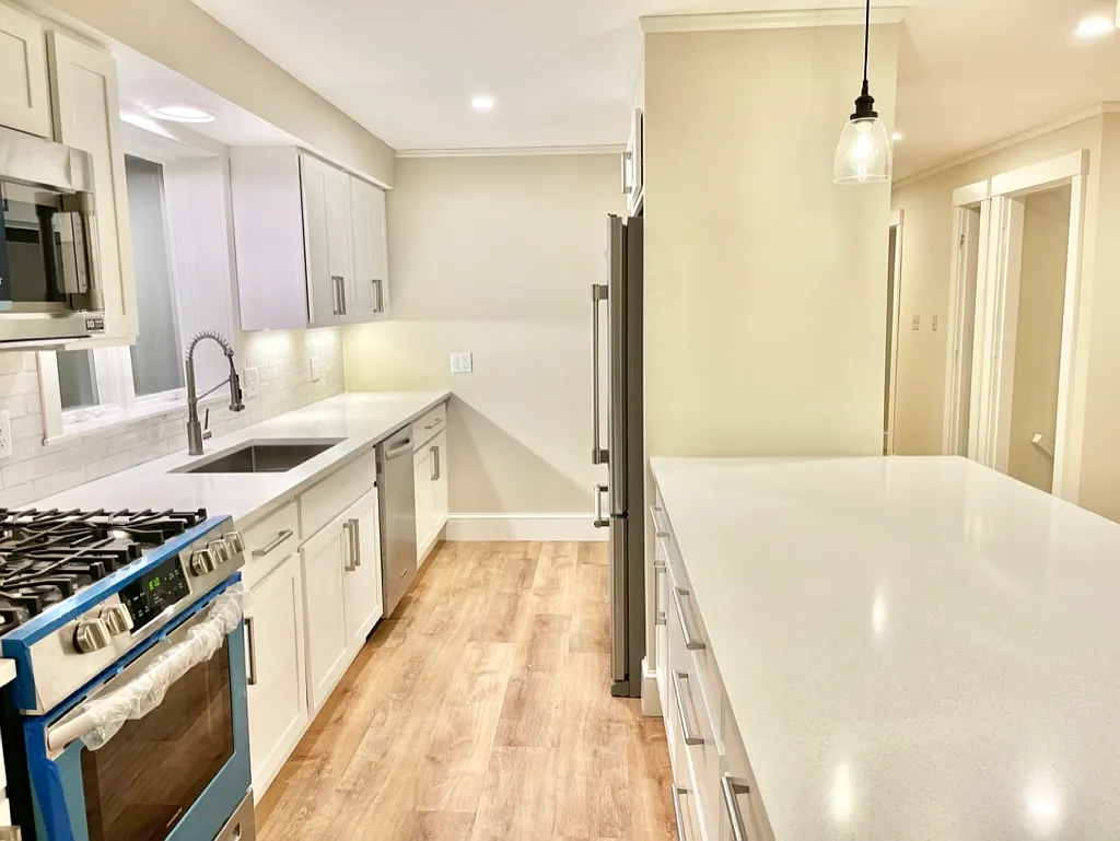 2 bed, 1300 sqft, $3,050 — Photo 2