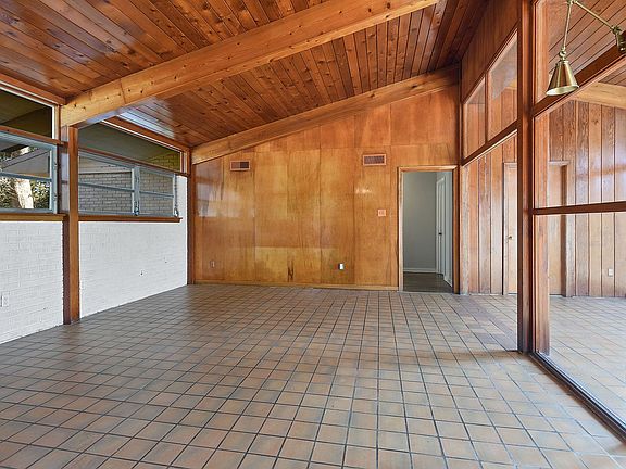 5th image of 6844 Goodwood Ave
