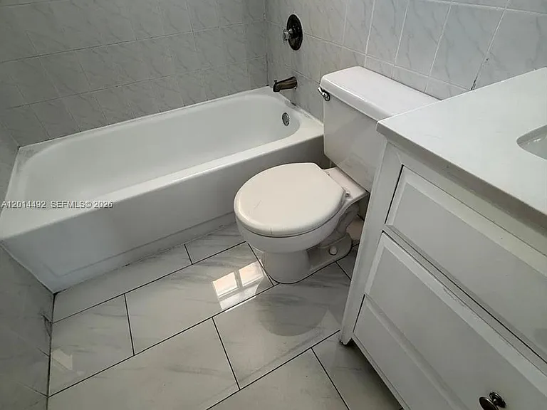 2212 W 74th St #201-28 — Photo 12
