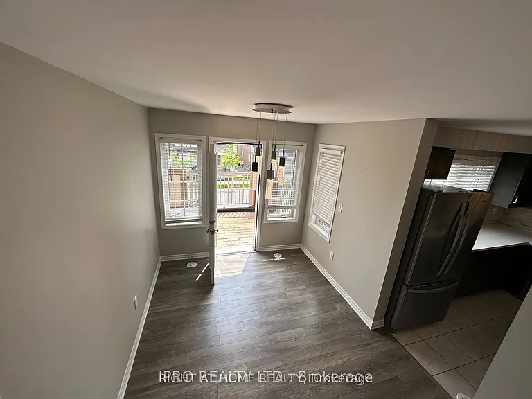 301 Murlock Hts — Photo 9