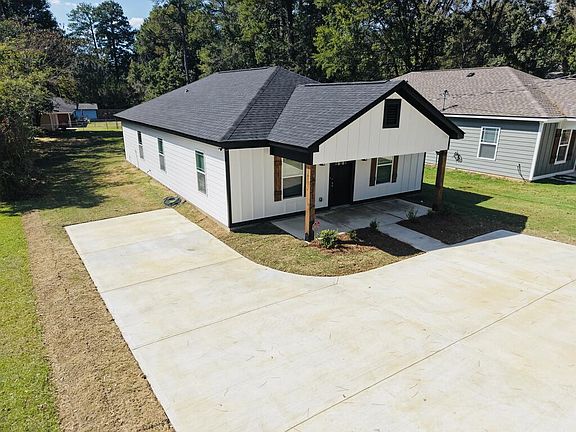 3rd image of 3051 Reese Rd