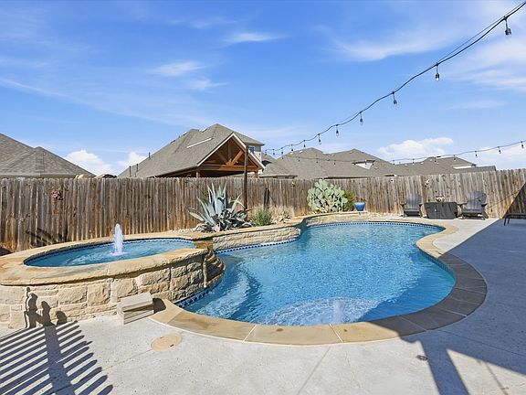 3rd image of 824 Pinnacle Ridge Rd