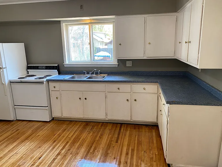 1339 Grand Ave — Photo 3