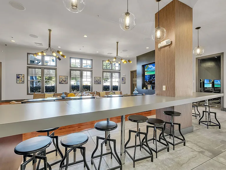 West 10 — Photo 23