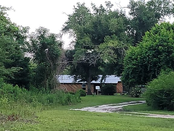 2nd image of 3076 Gladys Cres