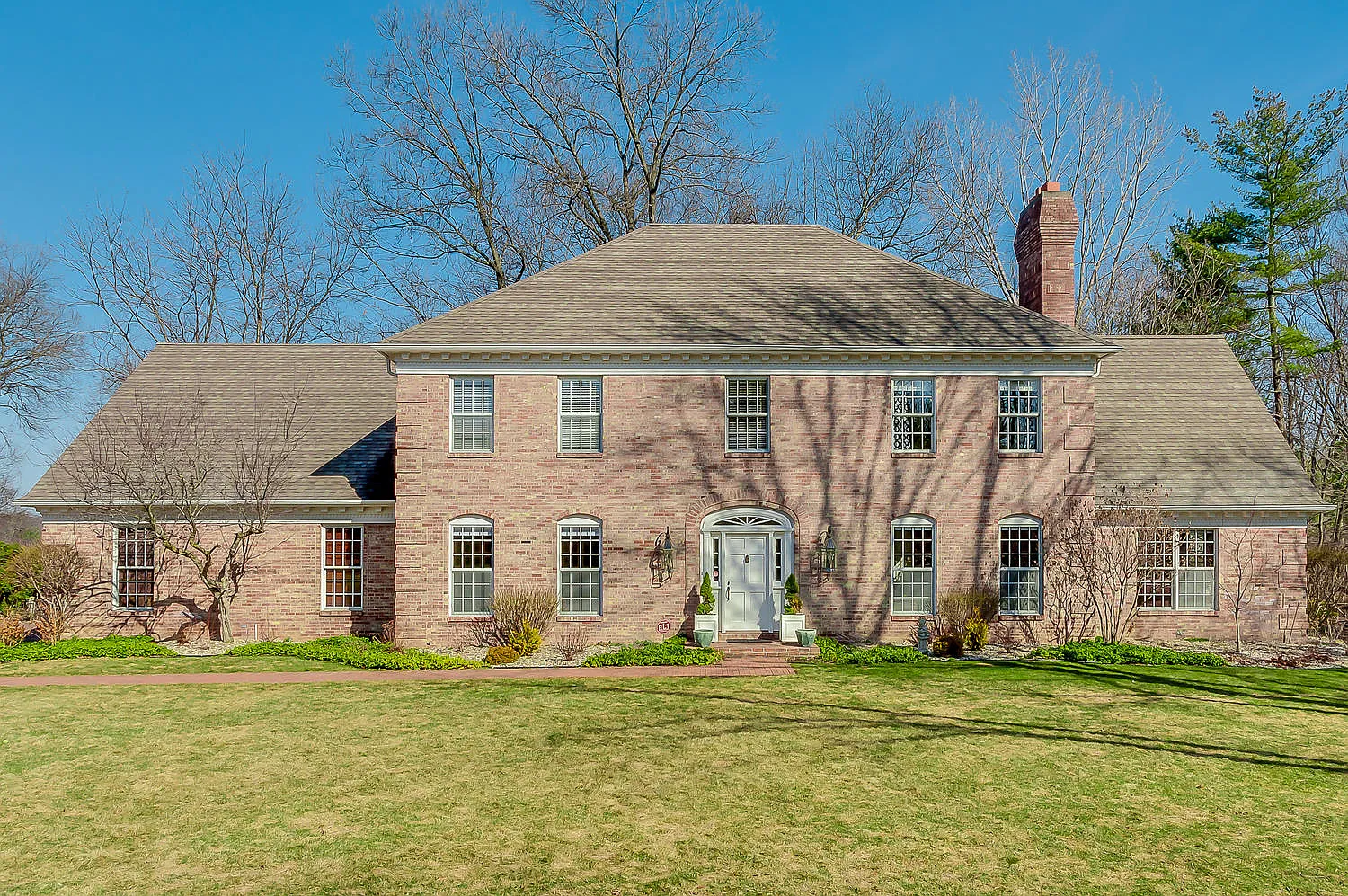 1429 Honan Dr photo 1
