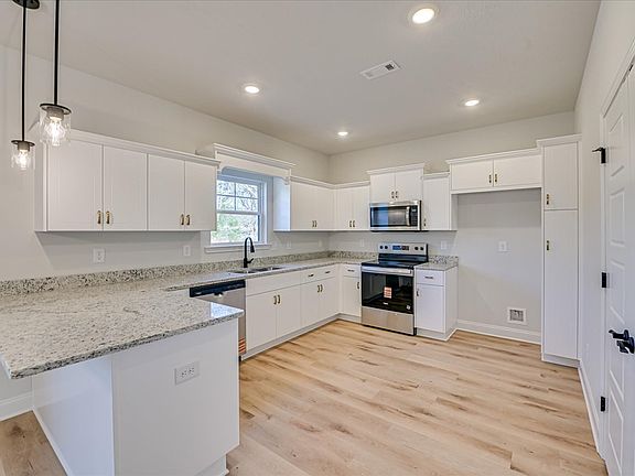 5th image of 125 Burlwood Rd