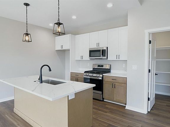 3rd image of 118 Shady Ln
