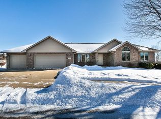 2416 Wheatland Dr, Dubuque, IA 52002