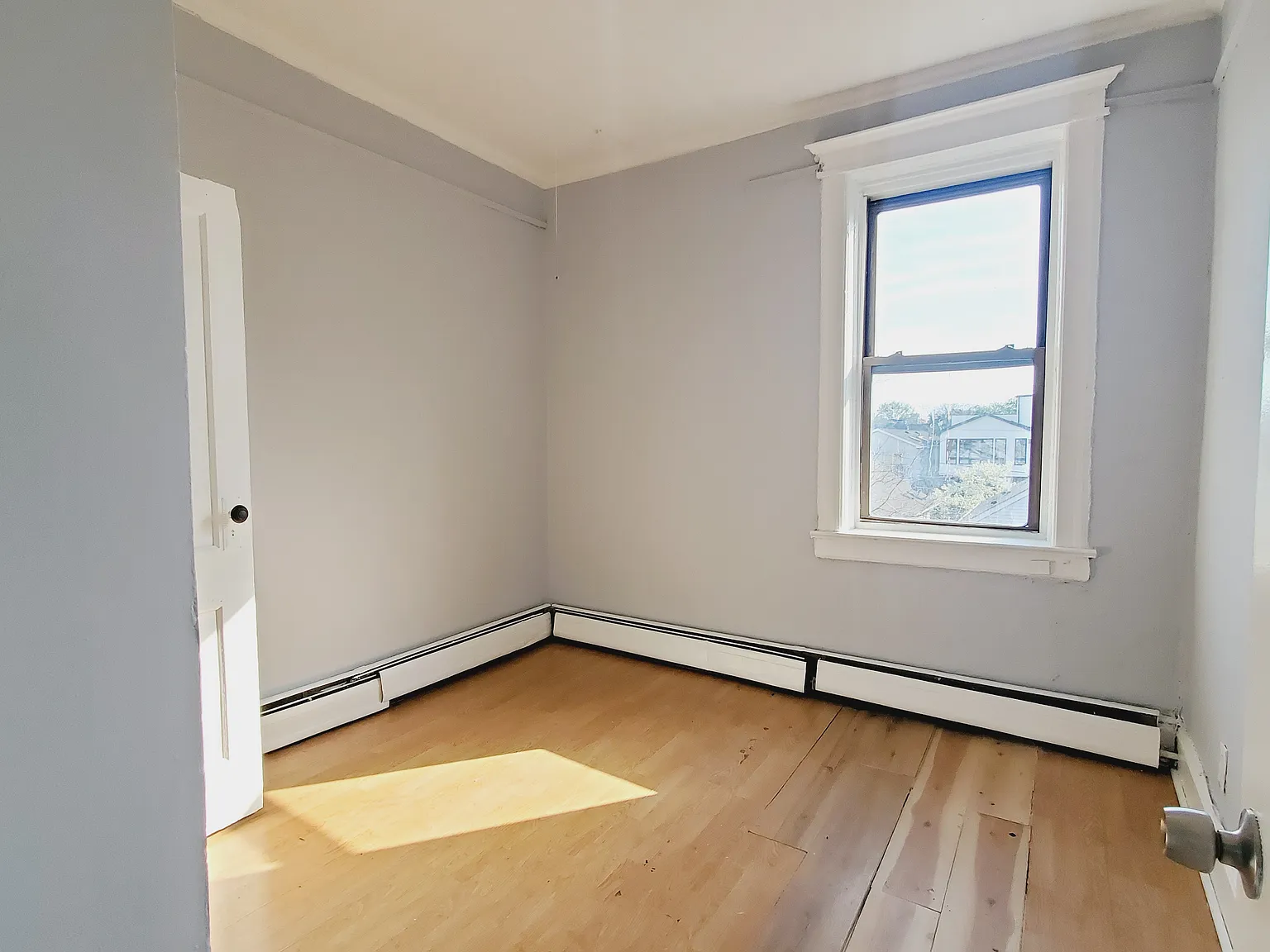 3 bed, 1000 sqft, $2,300 — Photo 4