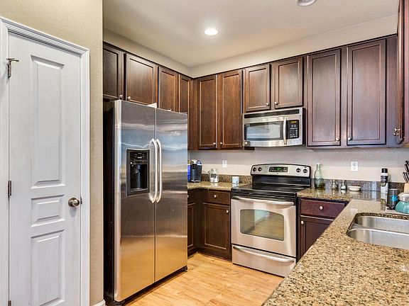 4th image of 106 E Palomino Dr