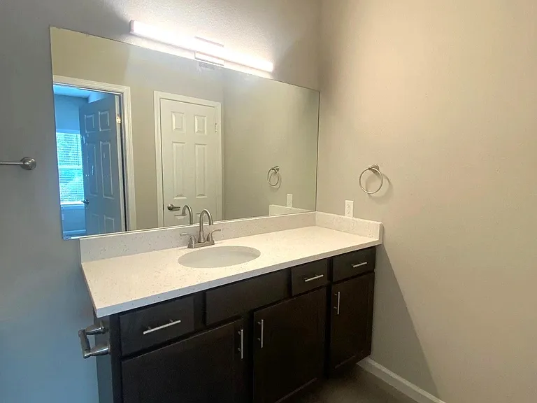 Waterford Square Apartments — Photo 23