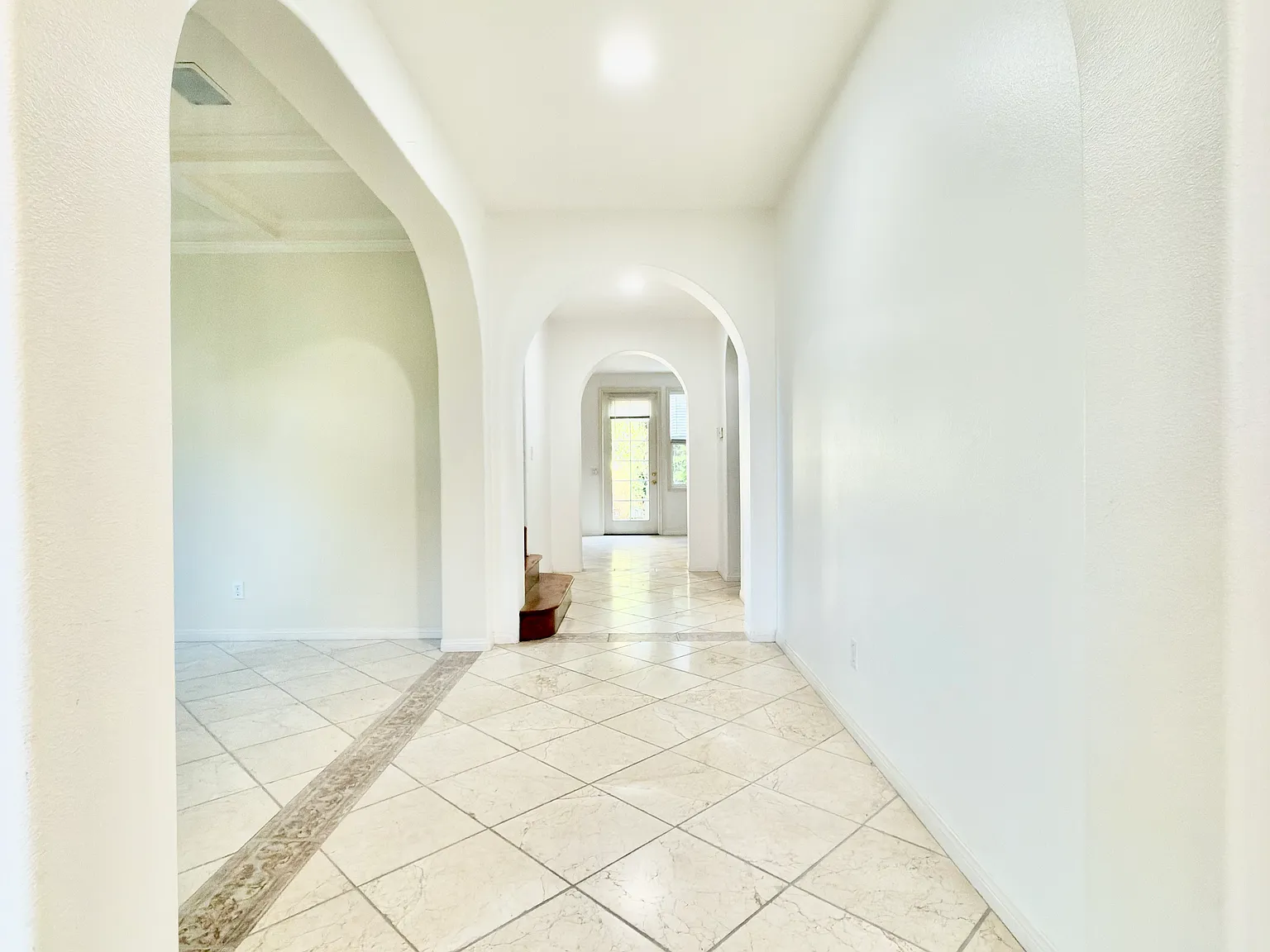 5 bed, 3567 sqft, $7,000 — Photo 3