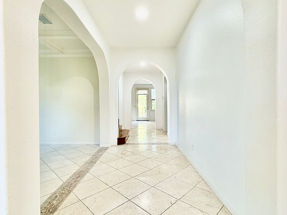 3rd image of 25 Montclair