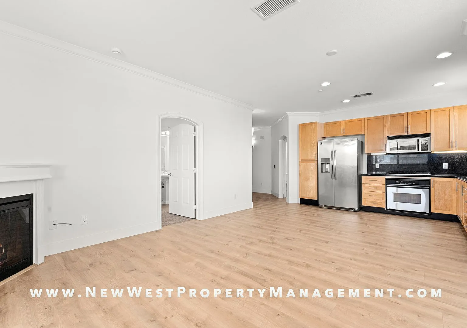 Light and Bright East Village 2 Bedroom at Park Blvd West! 2 Parking Spaces! — Photo 3