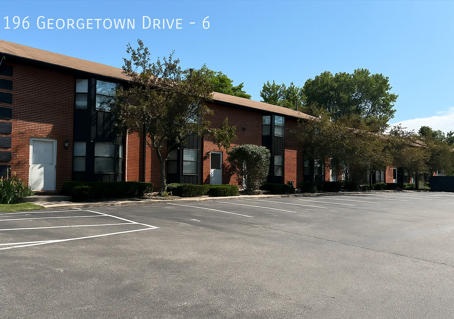 Newly Renovated 2 Bed 2.5 Bath Townhome In Delaware — Photo 1