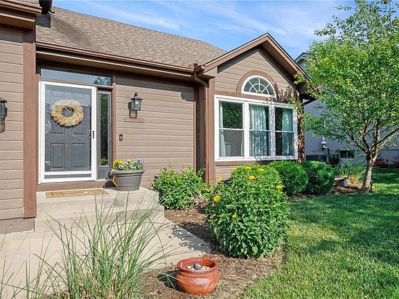 4th image of 5532 NE Scenic Dr