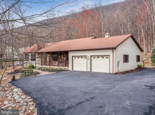 1077 Parkside Dr, Berkeley Springs, WV 25411