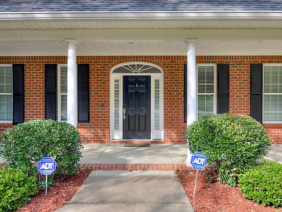 3rd image of 4110 Knollcrest Cir N