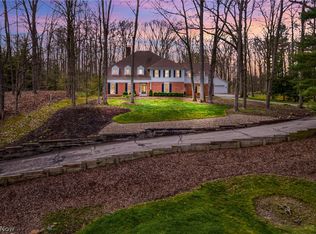 50 Windrush Dr, Moreland Hills, OH