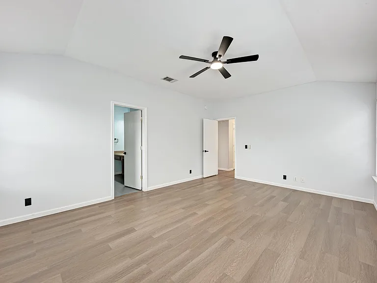 125 Holland St — Photo 25