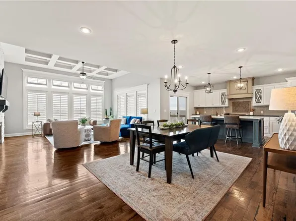 2761 W Elm St, Olathe, KS 66061