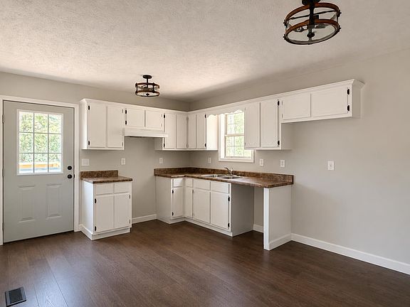 3rd image of 125 Foust Ln