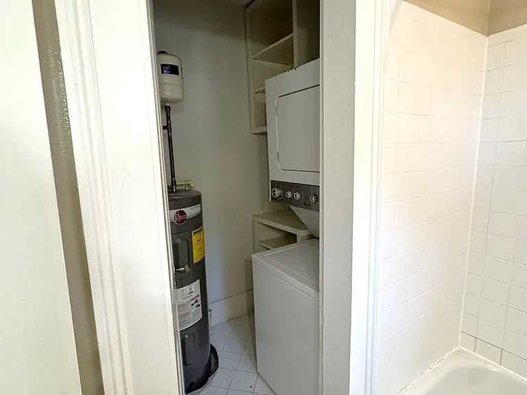 808 Dauphin St #C — Photo 13