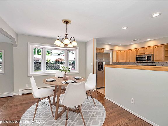 5th image of 37 Tanglewood Dr
