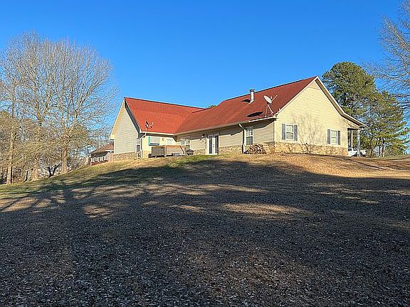 3rd image of 700 Deerwood Ln