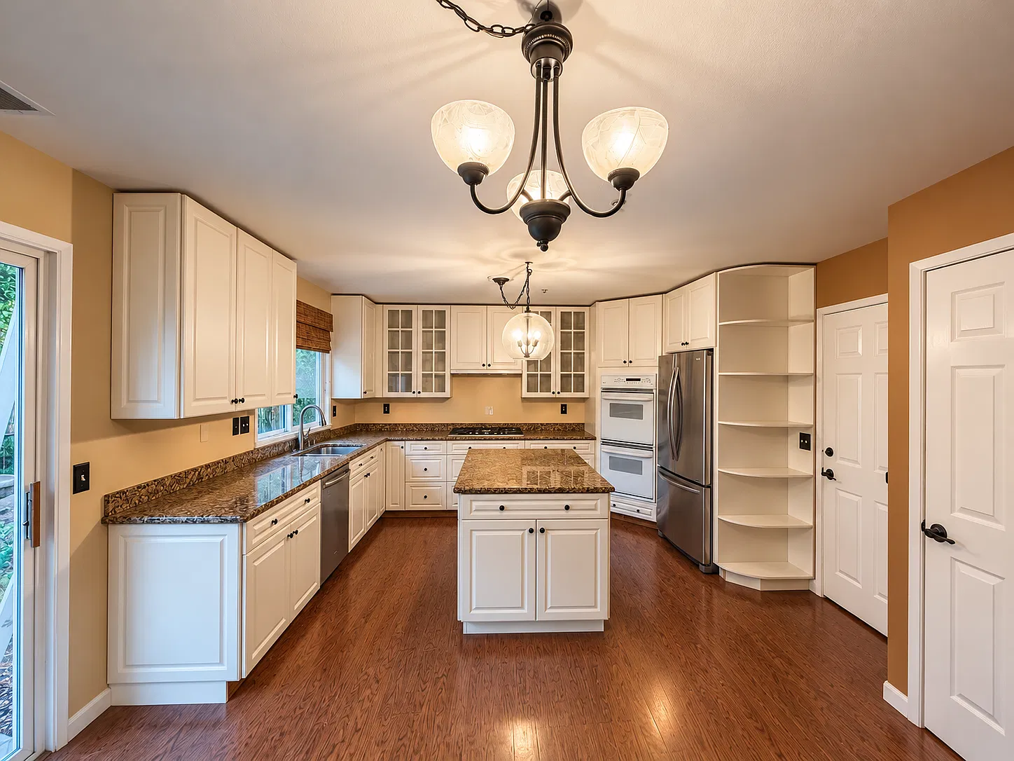 4 bed, 1740 sqft, $4,300 — Photo 2
