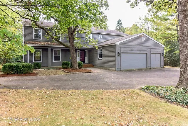 25050 W Indian Trail Rd photo 1