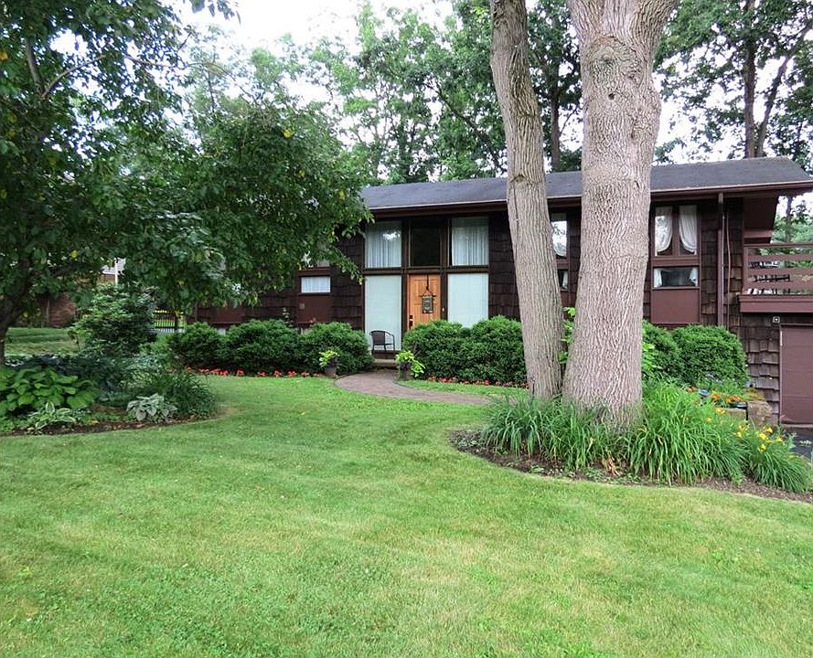 1st image of 8490 Squirrel Hill Dr NE