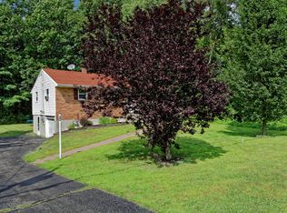 31 Sitterly Rd, Halfmoon, NY 12065