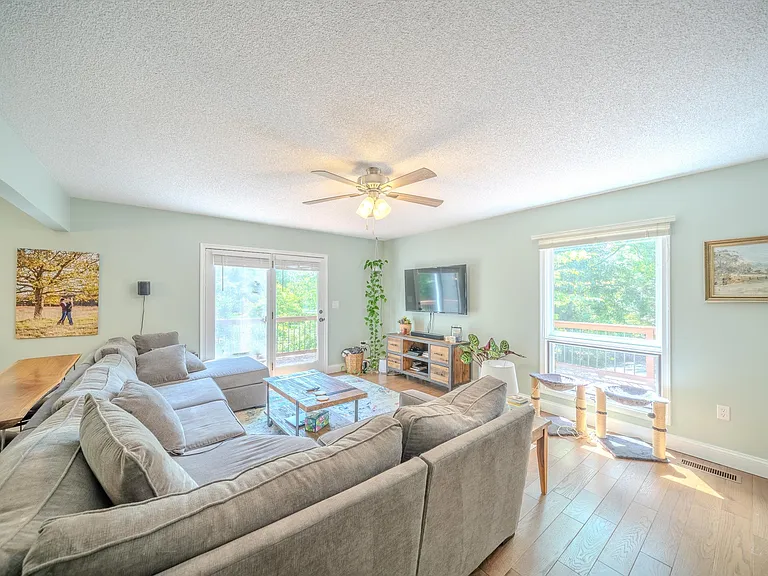 332 Flower Dr — Photo 4