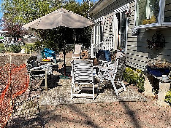 4th image of 128 Greeley Ave