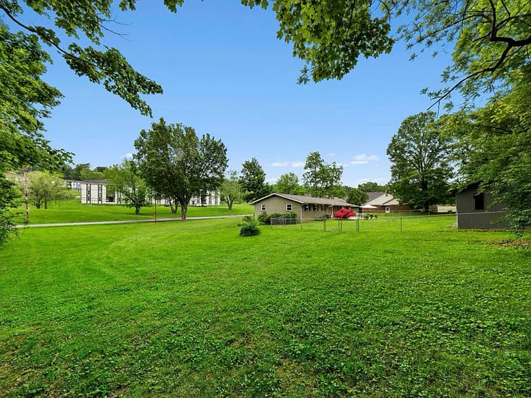 4908 Lonas Dr — Photo 13