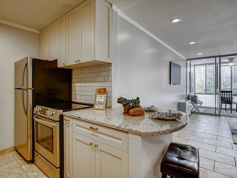 1050 N Corona St #115 — Photo 2
