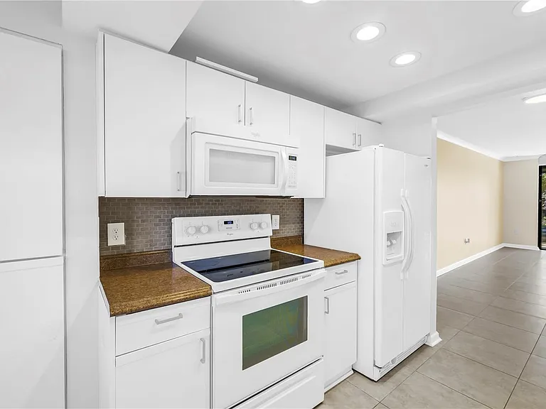 1320 Pasadena Ave S #203 — Photo 8