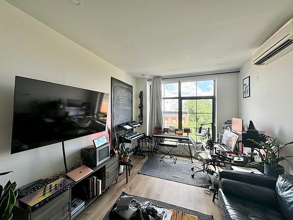 5th image of 1104 Bedford Ave APT 505