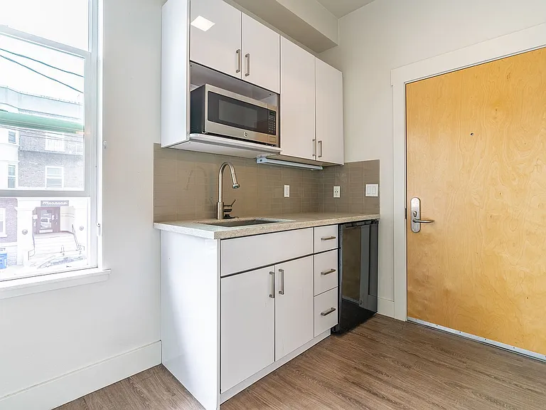 1722 Summit — Photo 33