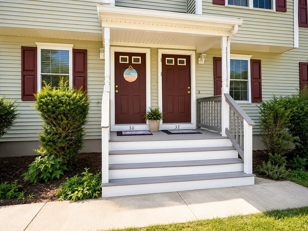 3 bed, 1.5 bath, 1250 sqft, $2,450 — Photo 2